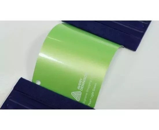 Светло-зеленая перламутровая виниловая пленка AVERY SUPREME PEARL LIGHT GREEN