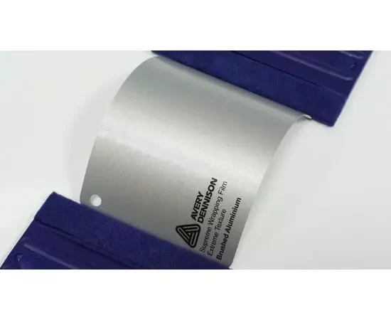 Виниловая пленка цвета шлифованный алюминий AVERY SUPREME BRUSHED ALUMINIUM