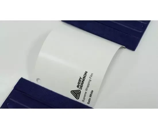 Виниловая пленка белый сатин AVERY SUPREME SATIN WHITE