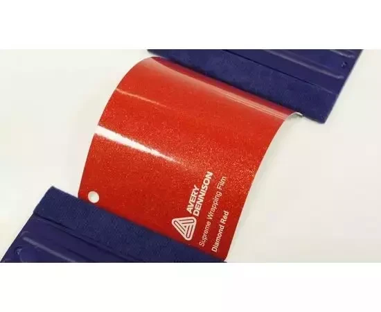 Виниловая пленка цвета красной алмазной крошки AVERY SUPREME DIAMOND RED