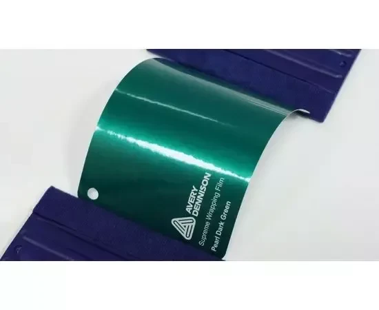 Темно-зеленая перламутровая виниловая пленка AVERY SUPREME PEARL DARK GREEN Темно-зеленая перламутровая виниловая пленка AVERY SUPREME PEARL DARK GREEN
