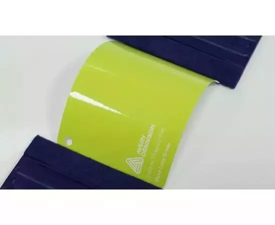 Глянцевая виниловая пленка лимонного цвета AVERY SUPREME GLOSS LIME GREEN