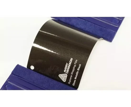 Глянцевая виниловая пленка черный металлик AVERY SUPREME GLOSS METALLIC BLACK